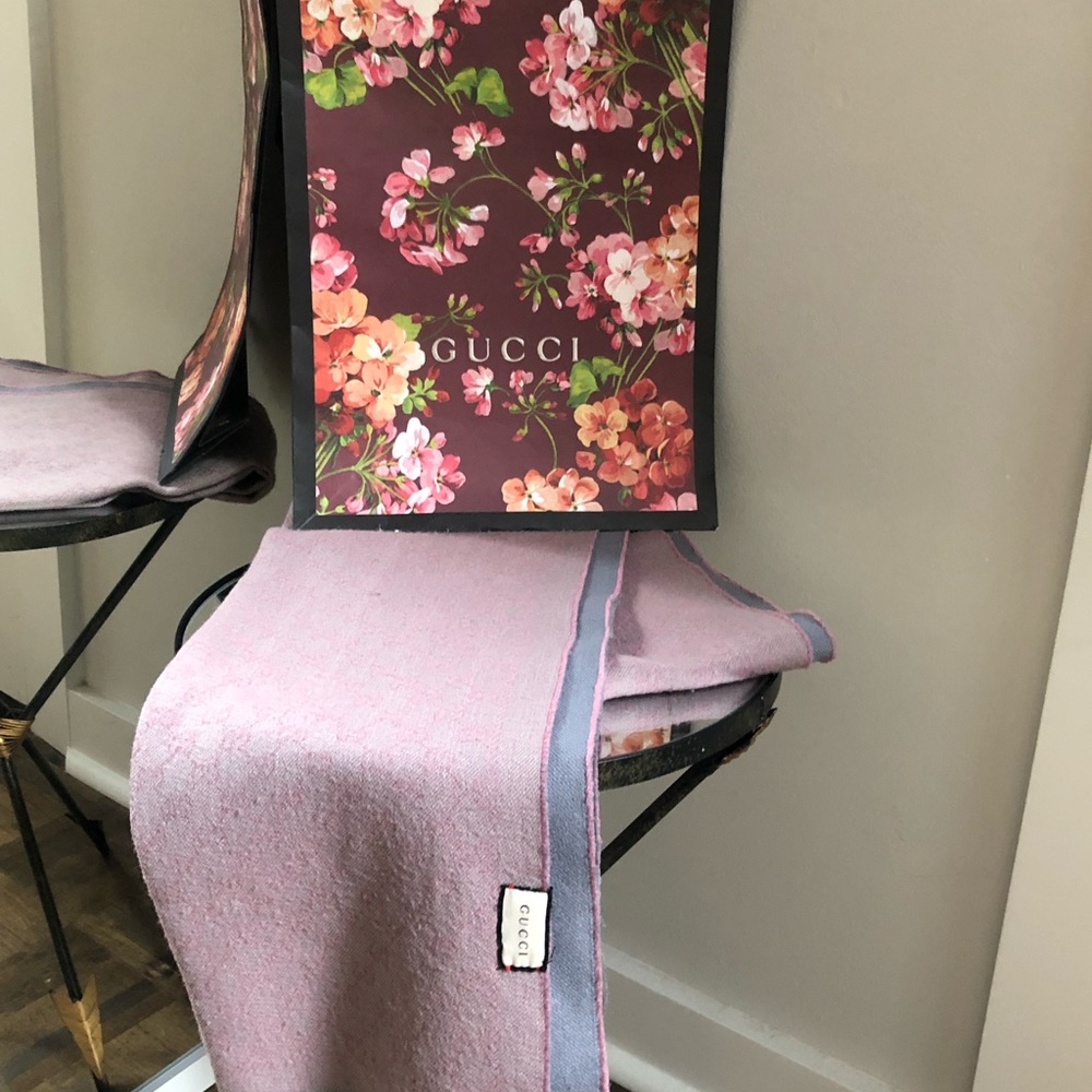 Gucci  Scarf excellent condition
